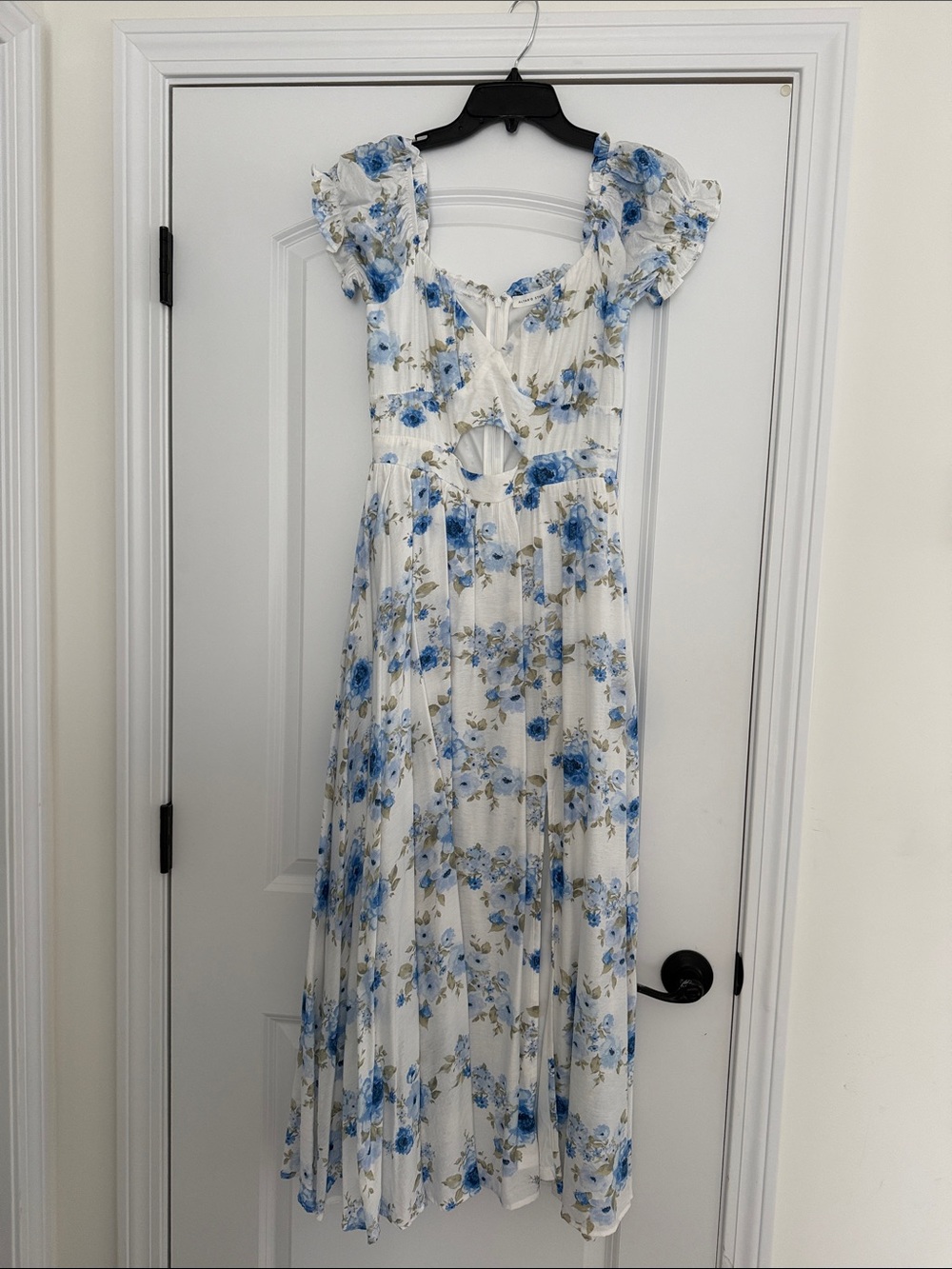 Altar'd State White Maxi Dress with Blue Floral Pattern and Puff Sleeves
